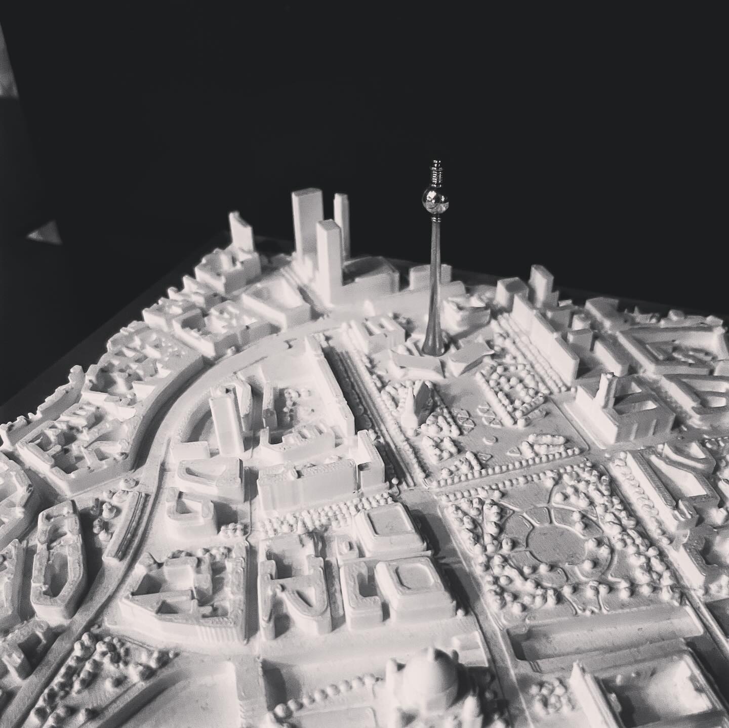 Players at LUZII Café